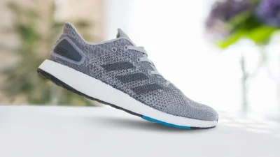 Guide to removing stains from mesh, canvas, leather, and suede sneakers with cleaning supplies