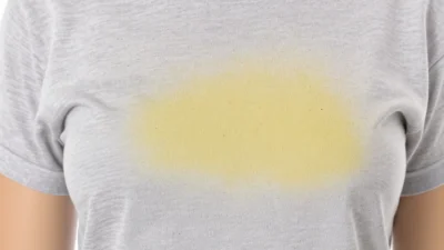 Color-safe stain removal guide for sweat and deodorant marks on different fabrics like cotton, silk, and polyester.