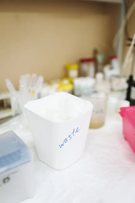 Diagram Showing The Science Of Removing Yellow Stains From Plastic